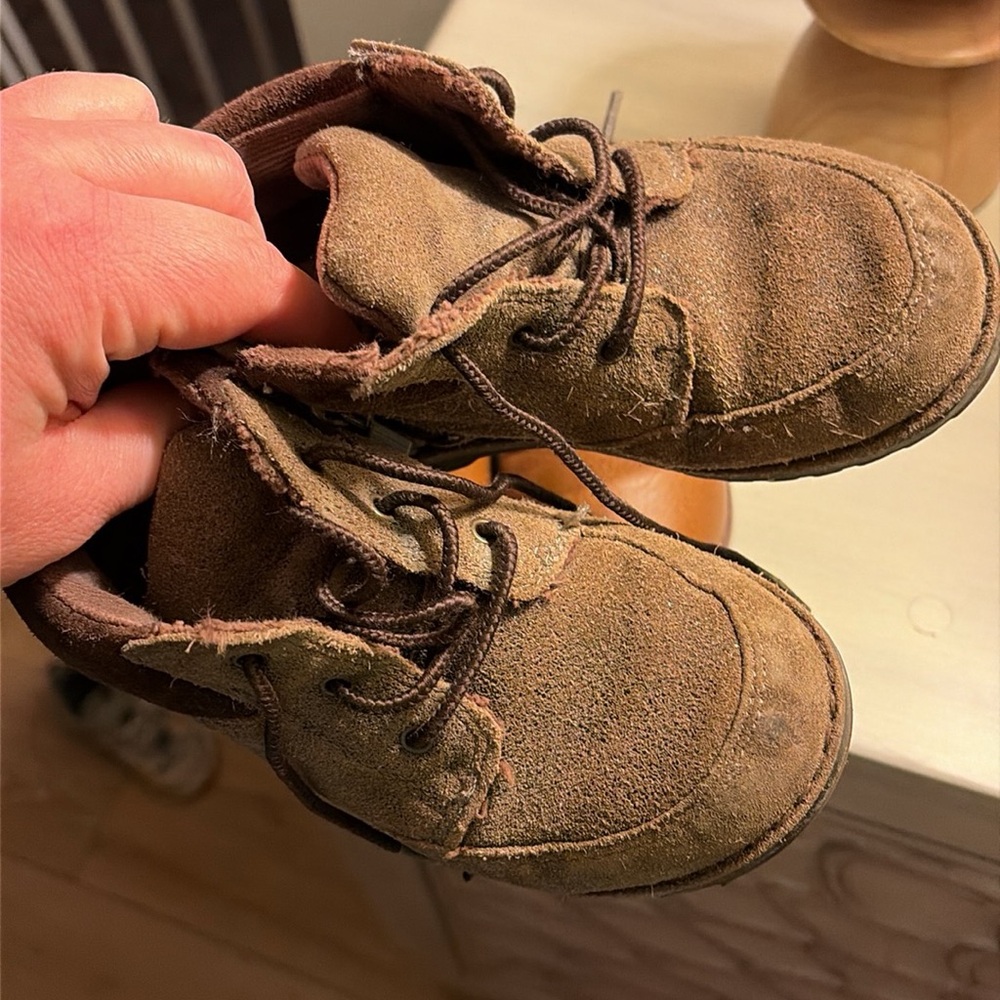 UGG Kids Brown Suede Lace-Up Shoes 9 toddler